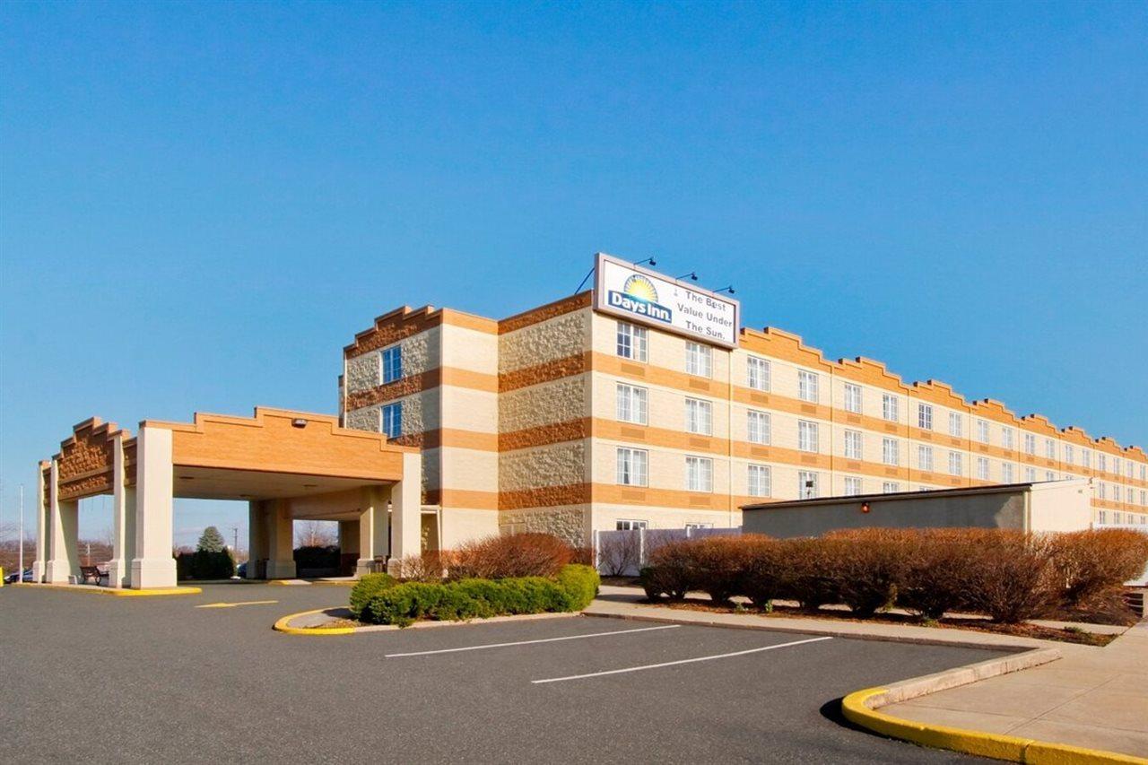 Comfort Inn & Suites Pottstown Exterior photo