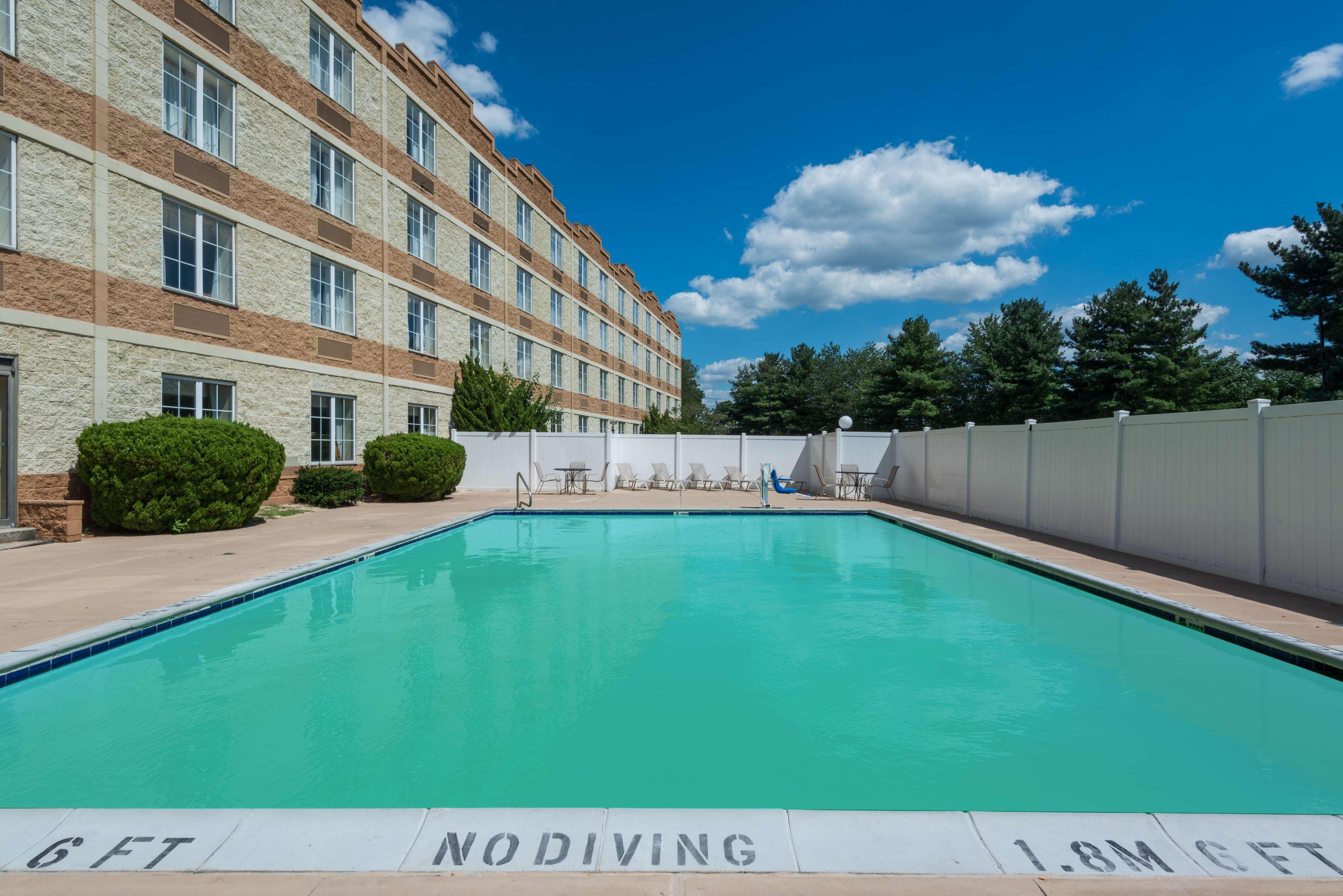 Comfort Inn & Suites Pottstown Exterior photo