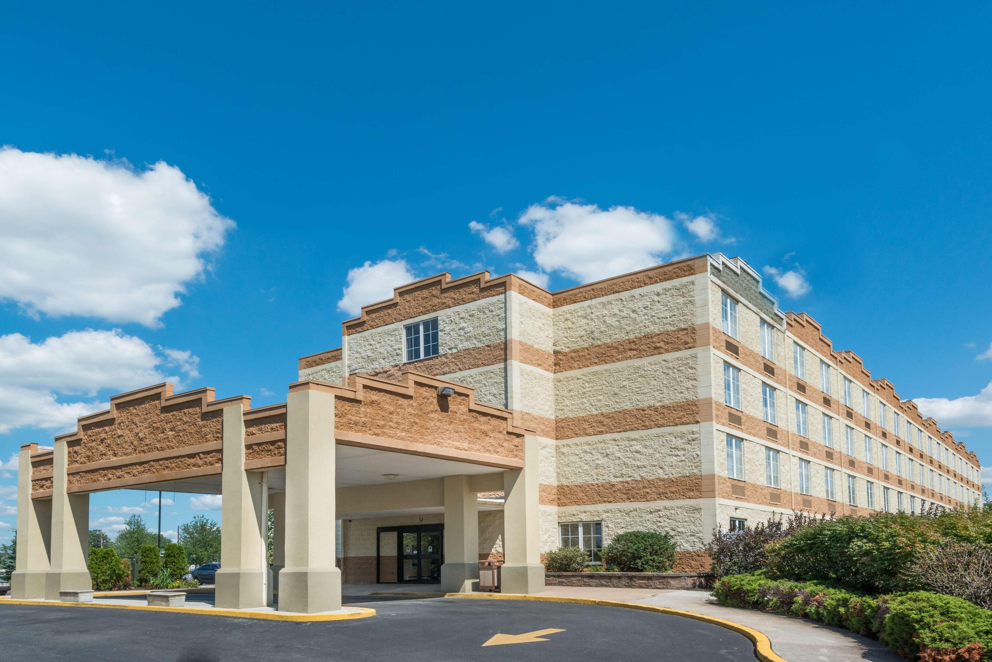 Comfort Inn & Suites Pottstown Exterior photo